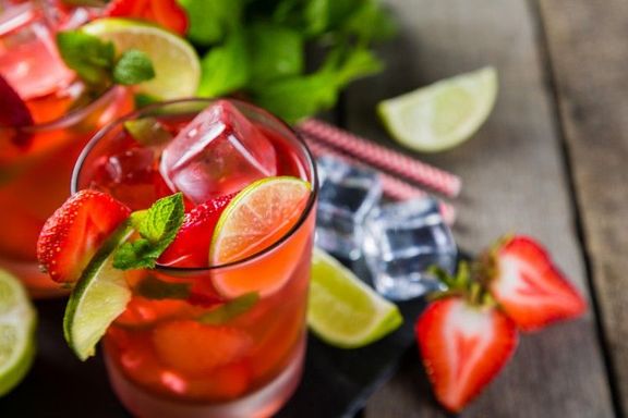 Легкие алкогольные коктейли: какие подойдут для летней вечеринки